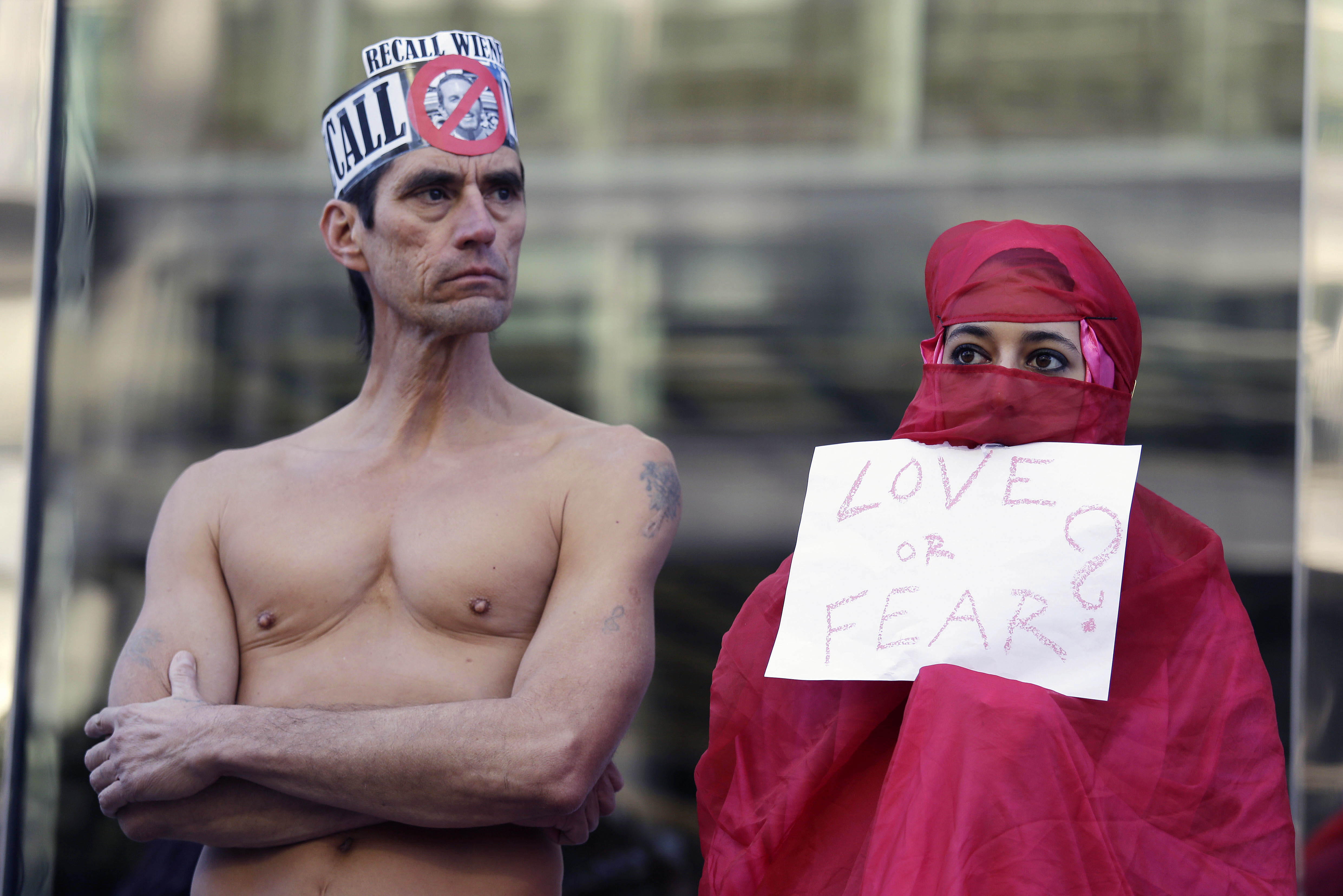 Στο Σαν Φρανσίσκο απαγορεύεται να βγαίνετε από τα ρούχα σας δημοσίως